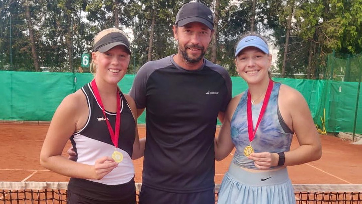 Ellie Daniels wins the 25th Serbia Open Novi Sad with her doubles partner Lucie Urbanova!