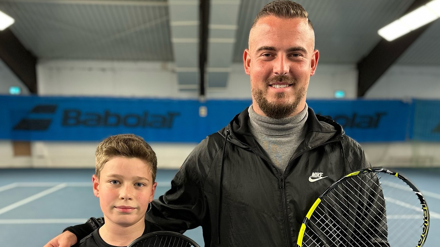 Let’s welcome Adrian von Mach at the nensel academy.