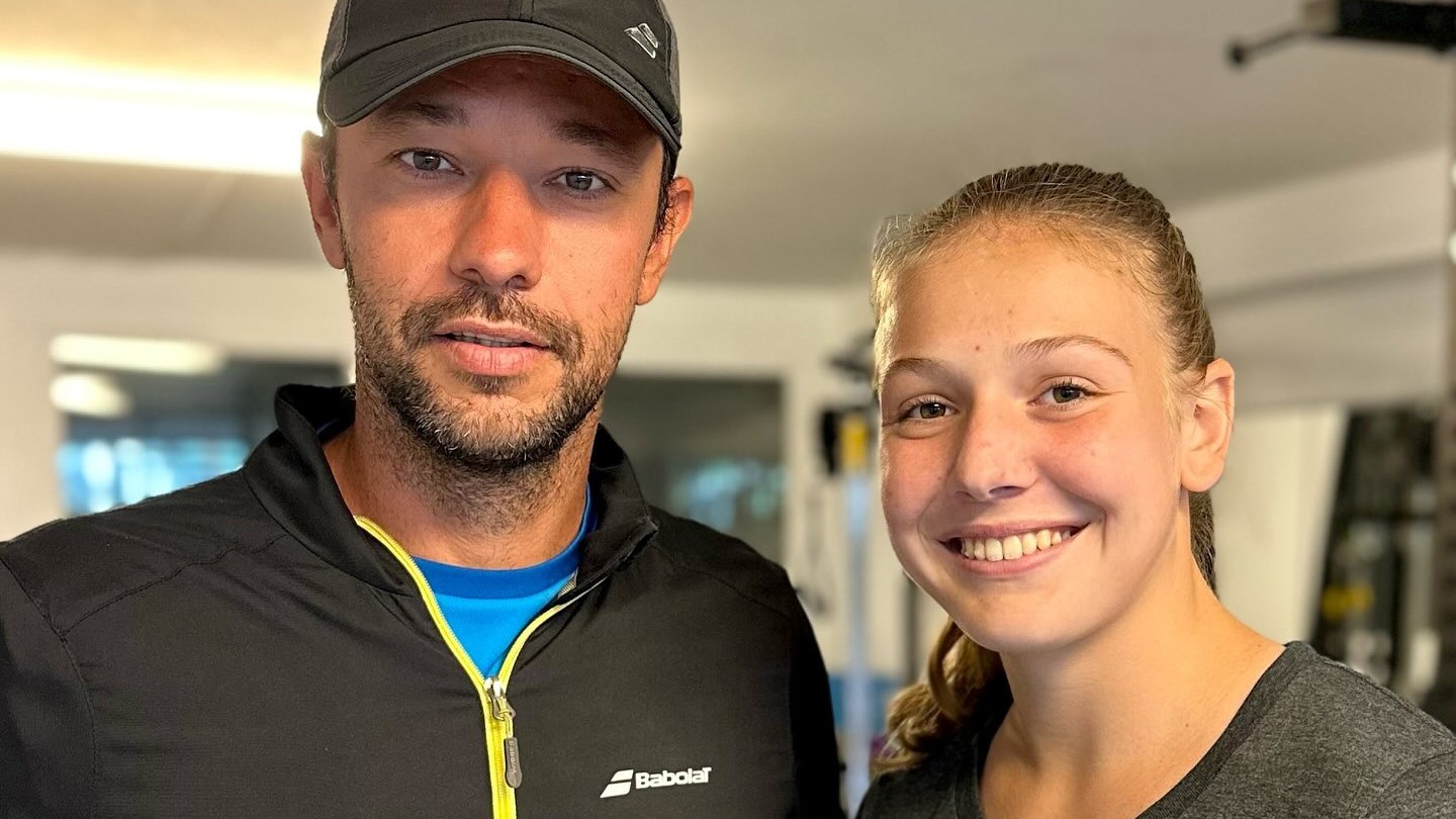 Let’s welcome Ellie Daniels at the nensel academy.