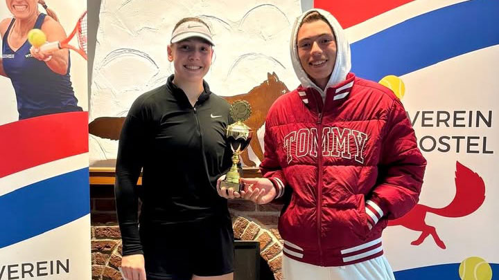 Ellie Daniels of nensel tennis academy celebrates her comeback title win at the U21 Autrio-Cup in Berenbostel