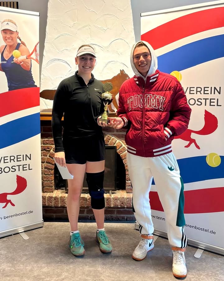 Ellie Daniels of nensel tennis academy celebrates her comeback title win at the U21 Autrio-Cup in Berenbostel