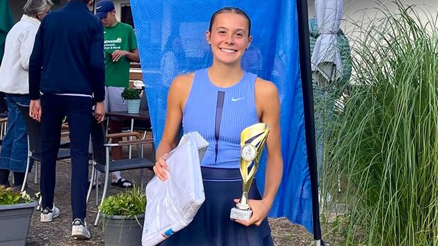 Liv Windschall celebrating her victory at the 7th Volksbank Junior Open U18 in Gütersloh 2025