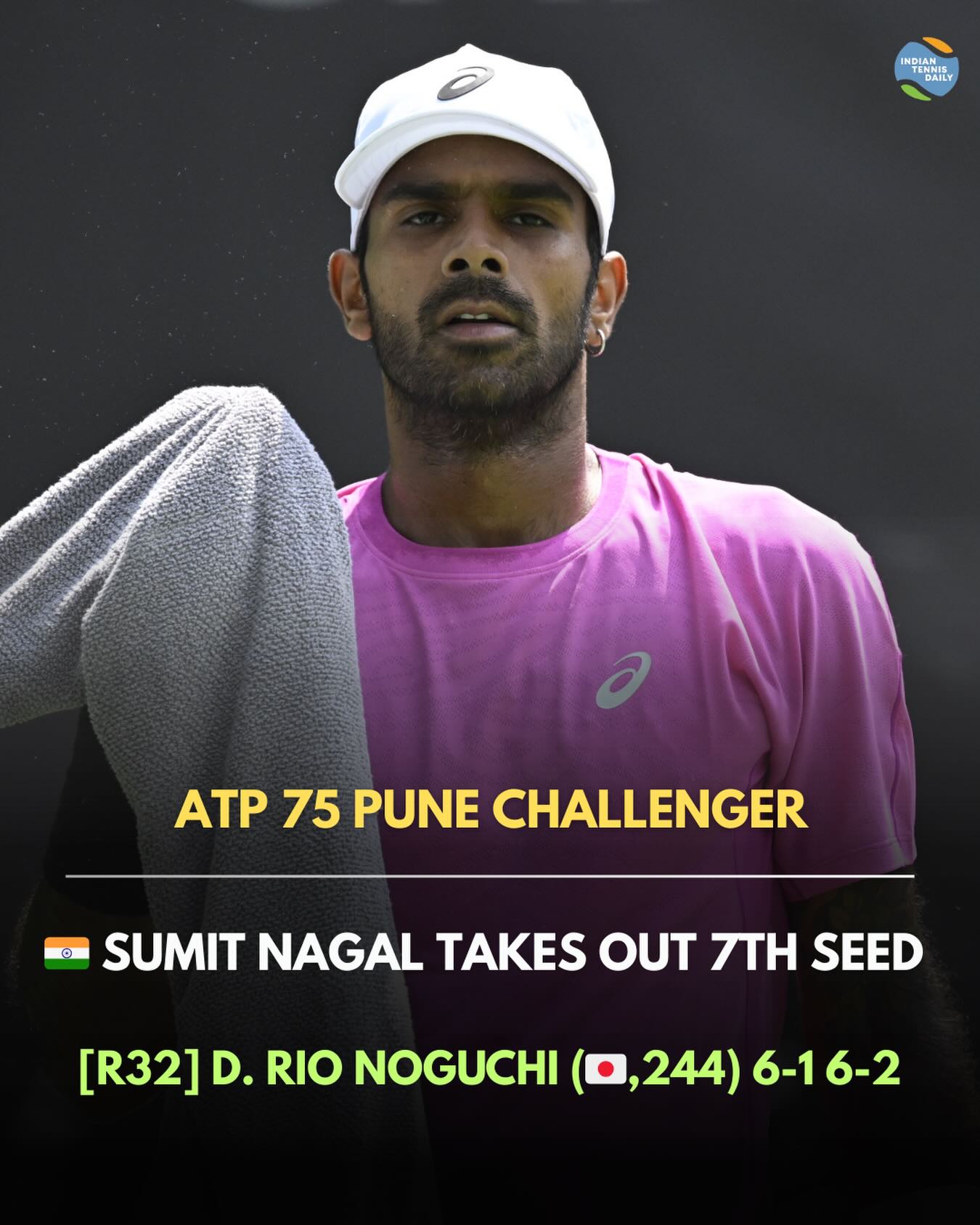 sumit-nagal-india-atp-pune-challenger-r32-win Tennisspieler Sumit Nagal bei einer kraftvollen Schlagbewegung während seines Erstrunden-Matches beim ATP Challenger in Pune.