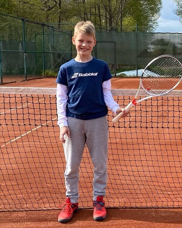 Tennistalent Bennet Sprysch bei der nensel academy