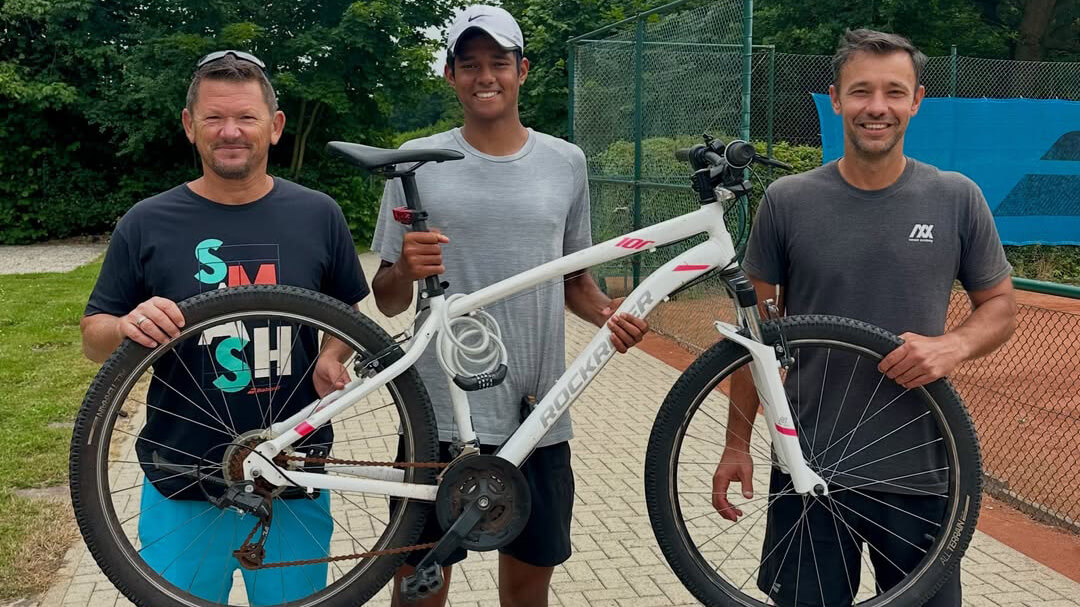 Tennistalent Gautam Venkatraman bei der nensel academy
