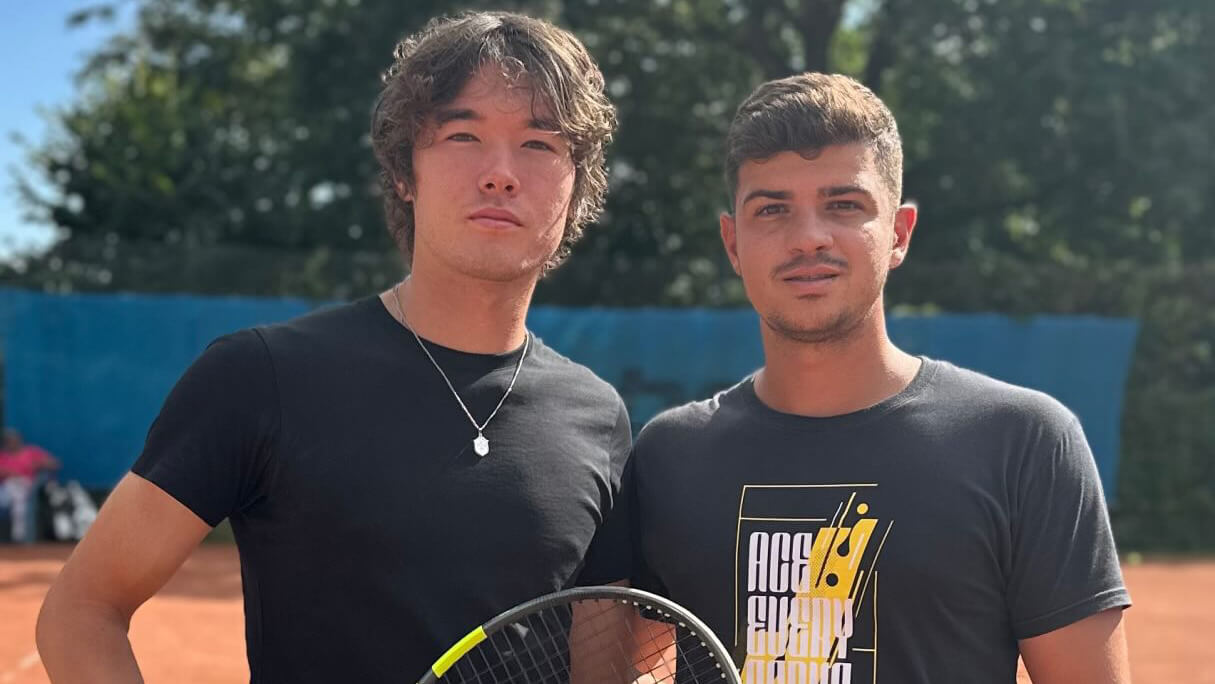 Tennisspieler Maximus Kawabata beim Training auf dem Tennisplatz der nensel academy.