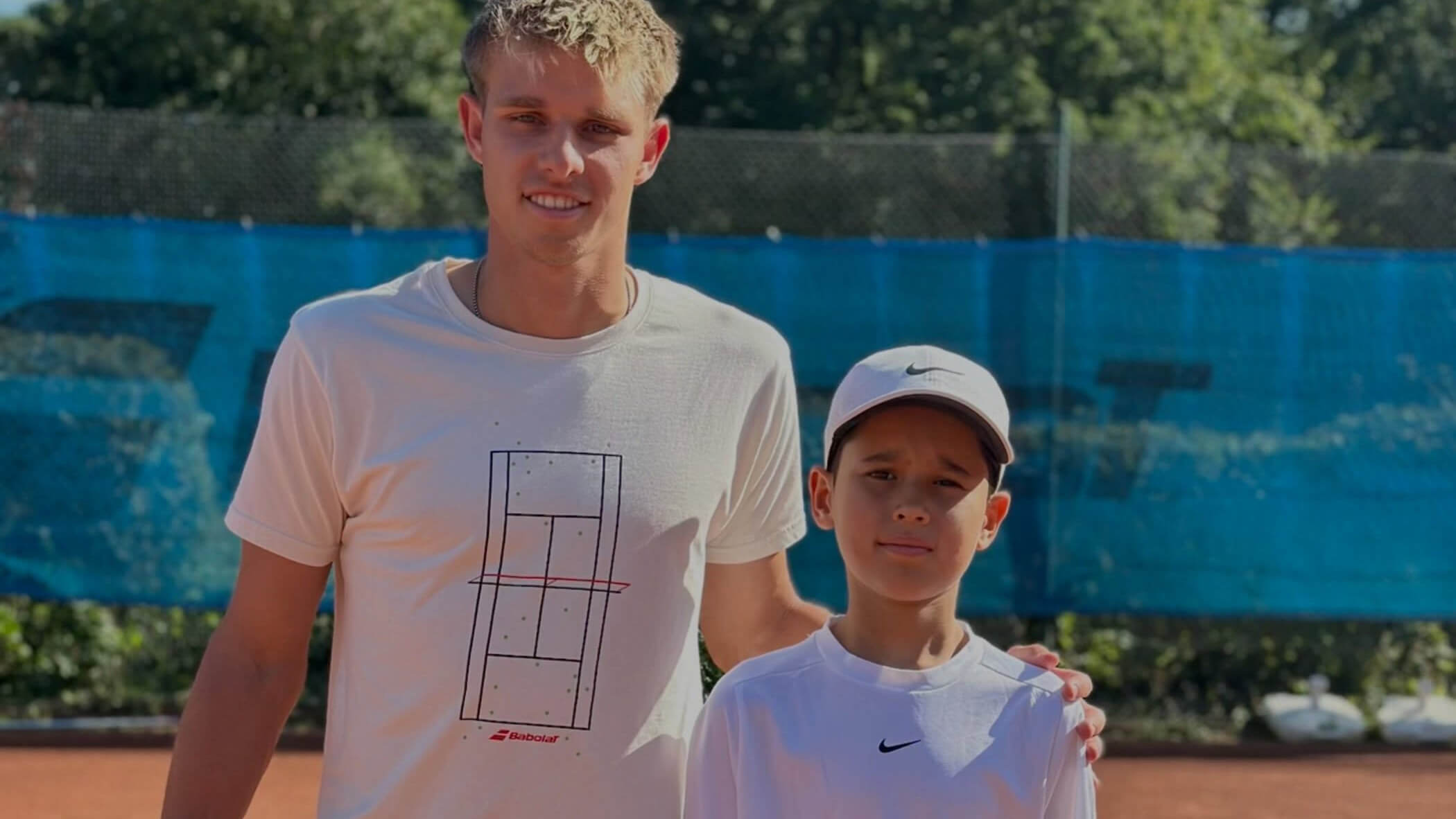 Nachwuchstalent Sardor Mannonov beim Tennistraining an der nensel tennis academy.